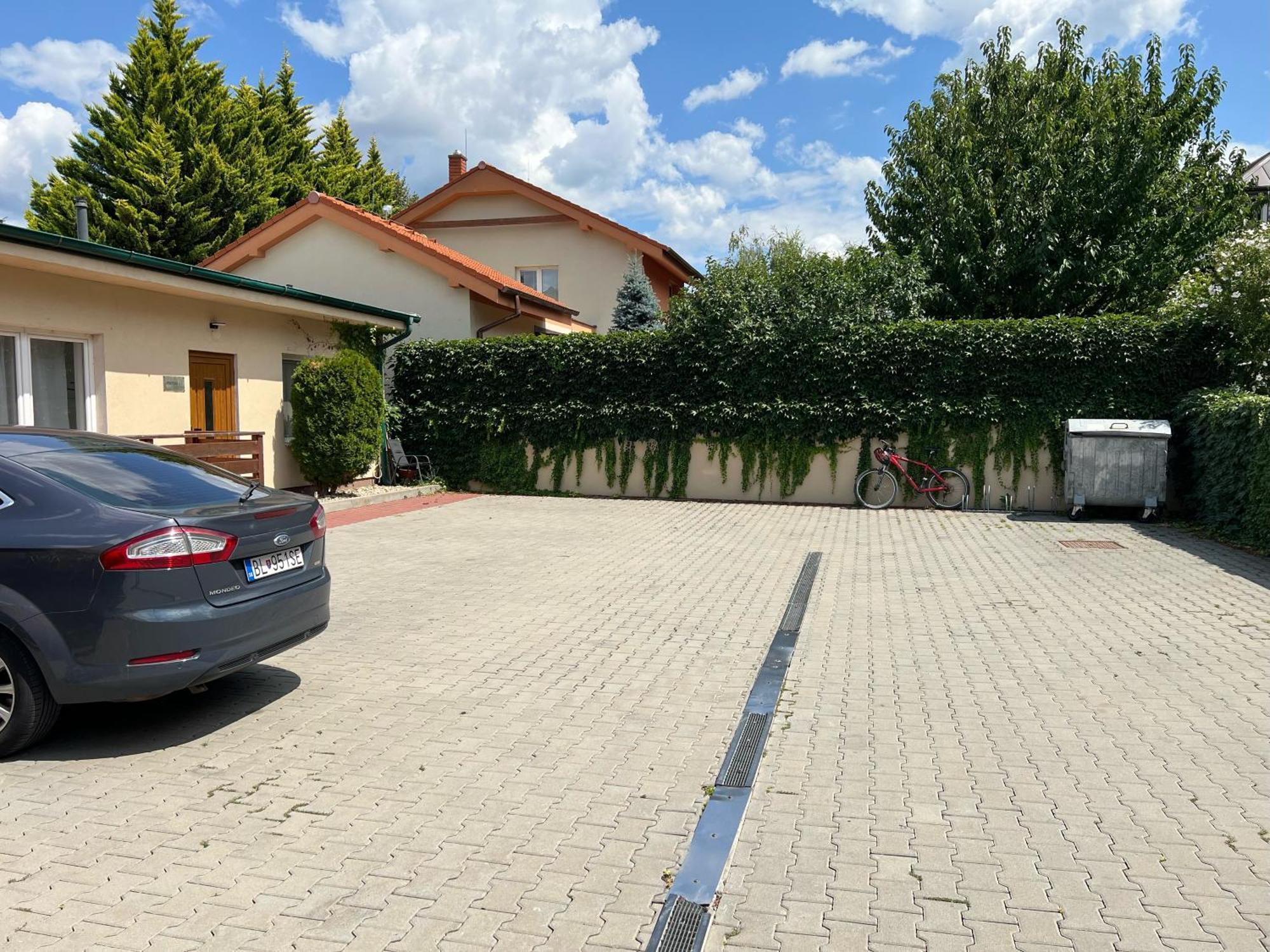 Penzion Helios Μπρατισλάβα Εξωτερικό φωτογραφία