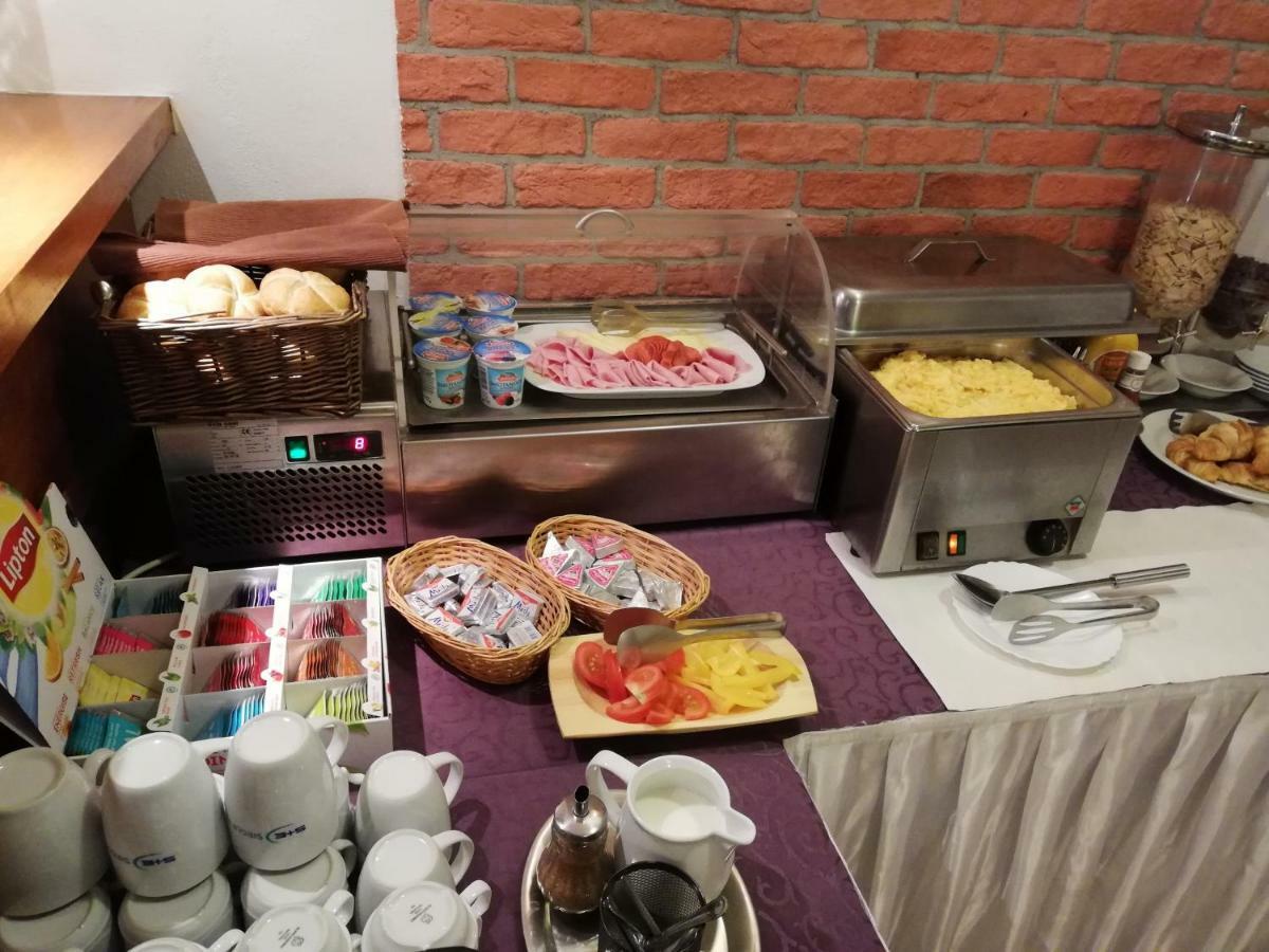 Penzion Helios Μπρατισλάβα Εξωτερικό φωτογραφία